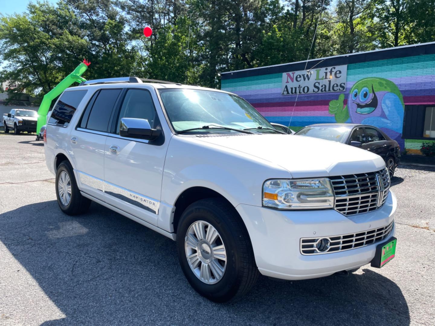 2013 WHITE LINCOLN NAVIGATOR BASE (5LMJJ2J50DE) with an 5.4L engine, Automatic transmission, located at 5103 Dorchester Rd., Charleston, SC, 29418-5607, (843) 767-1122, 36.245171, -115.228050 - Photo#0